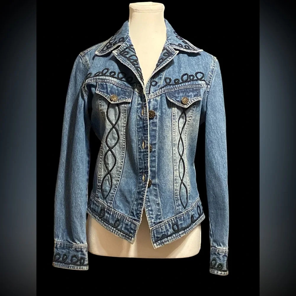 Cattlelac Ranch denim jacket size small embroidered cross on back
BIN 29
